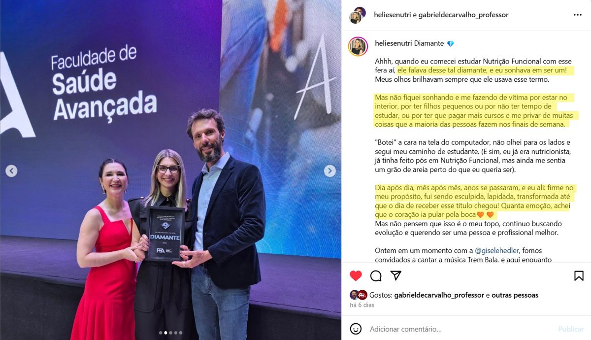 Heliese, aluna da FSA®, recebendo reconhecimento